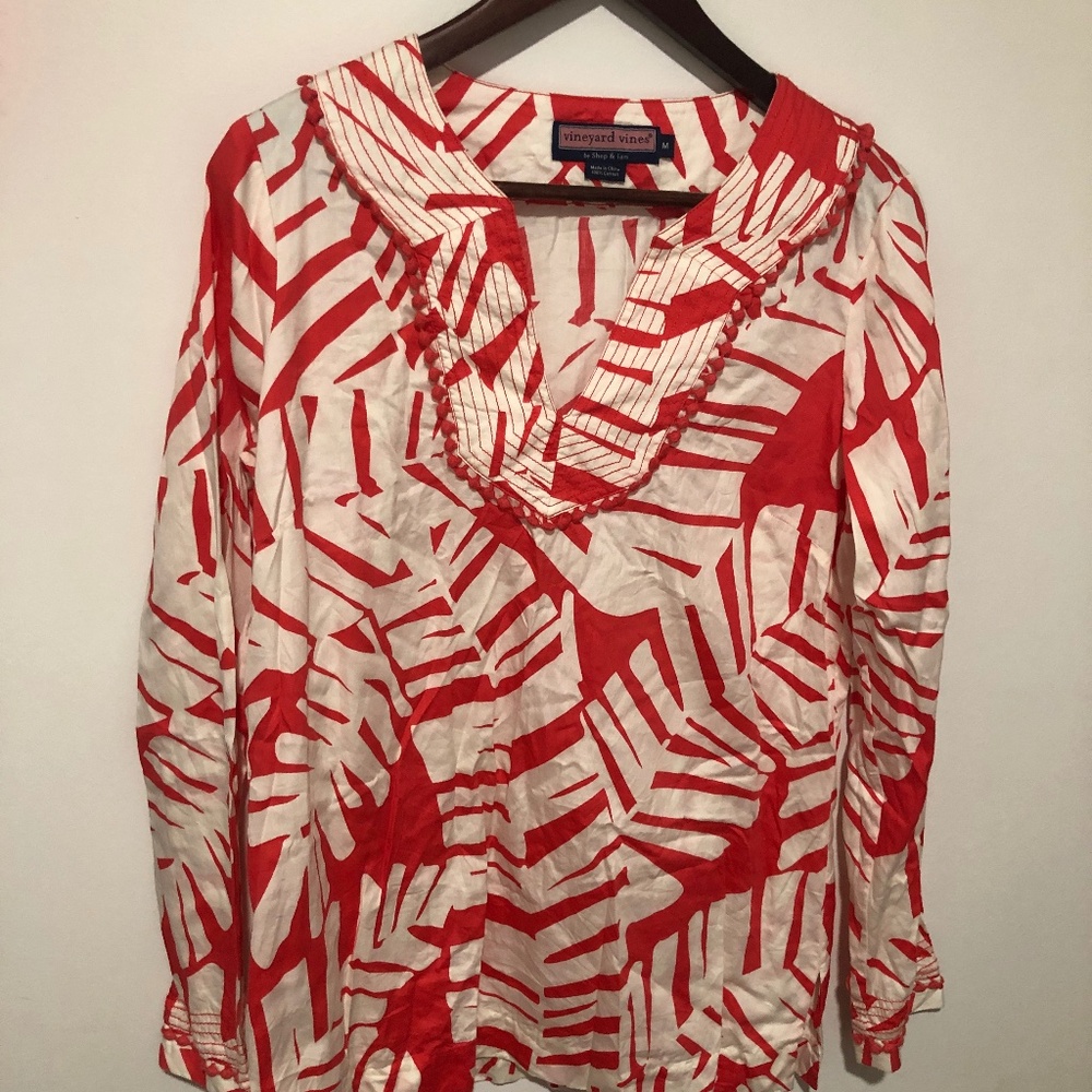 Vineyard, vines, tunic, top size medium Banana leaves, print, red, and white